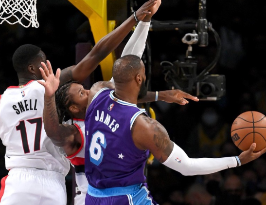  佛罗伦萨小将梅开二度，成最年轻得分王  